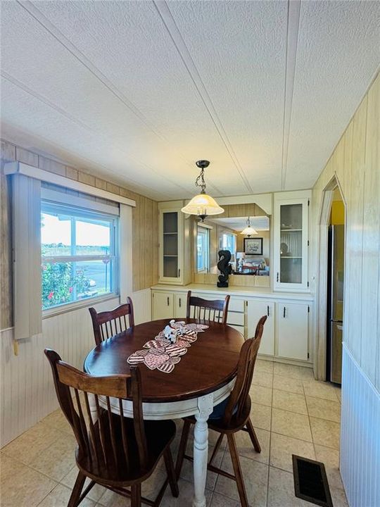 На продажу: $105,000 (2 спален, 2 ванн, 900 Квадратных фут)