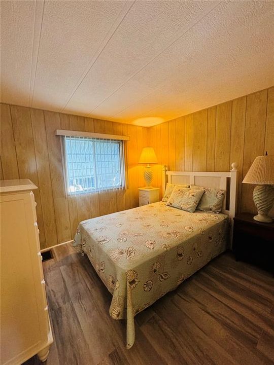 На продажу: $105,000 (2 спален, 2 ванн, 900 Квадратных фут)