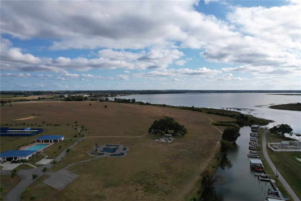 На продажу: $105,000 (2 спален, 2 ванн, 900 Квадратных фут)