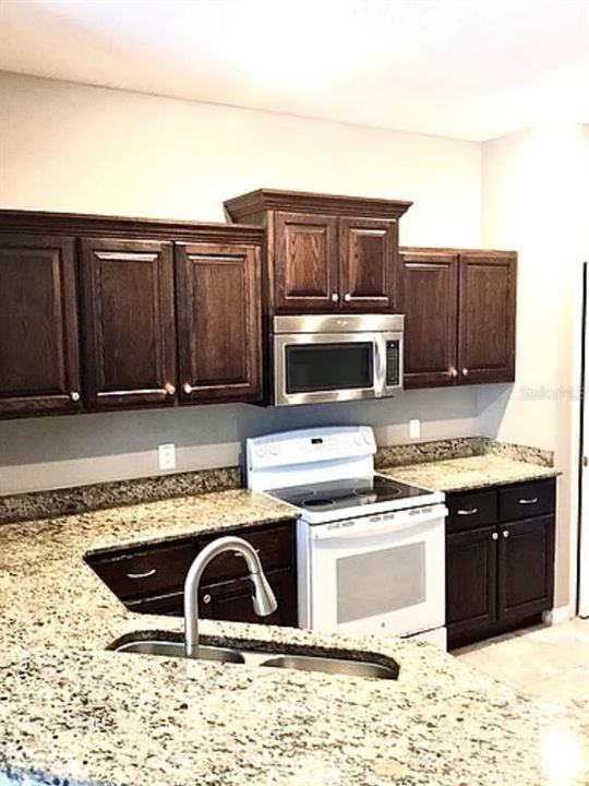 出租: $1,900 (3 贝兹, 2 浴室, 1832 平方英尺)