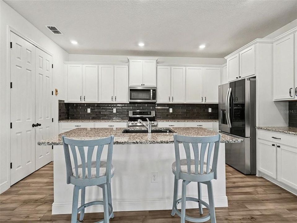 待售: $532,000 (4 贝兹, 3 浴室, 2328 平方英尺)