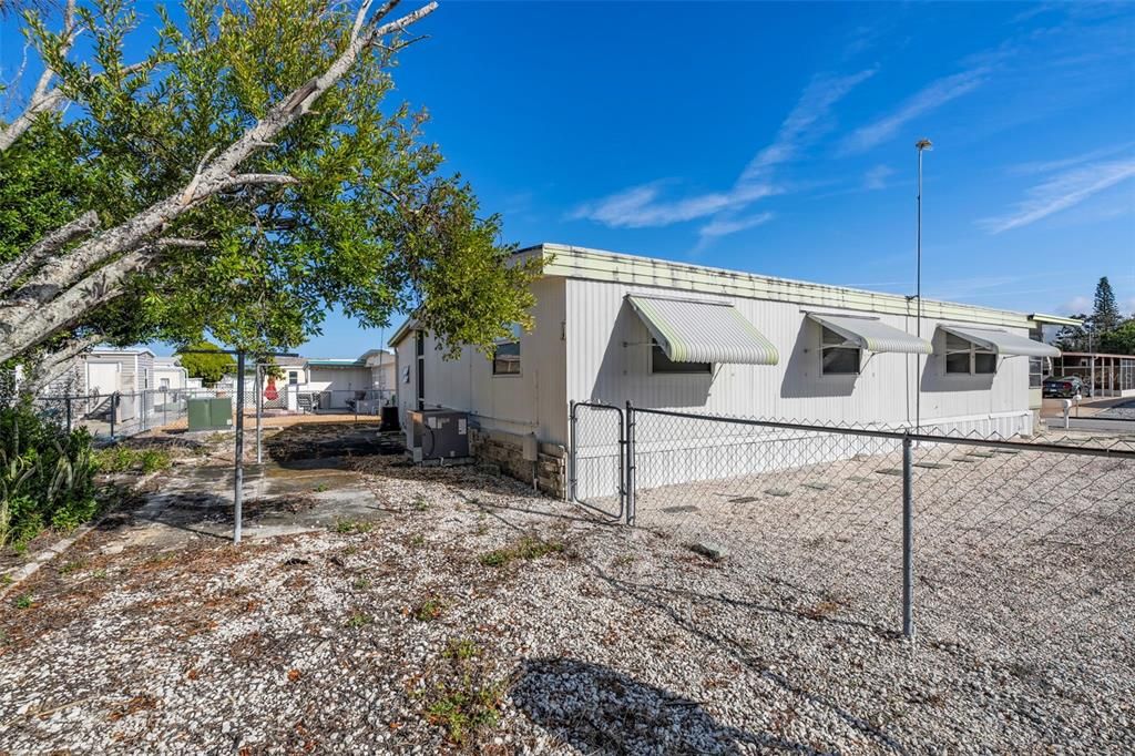 待售: $150,000 (2 贝兹, 2 浴室, 1056 平方英尺)