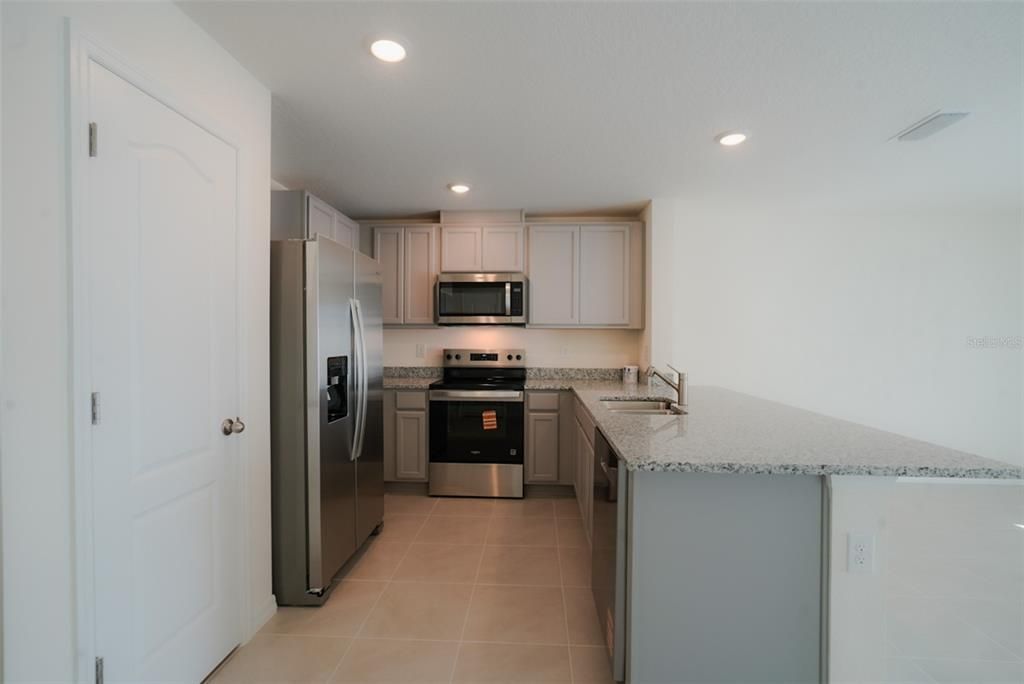 For Rent: $2,190 (3 beds, 2 baths, 1463 Square Feet)
