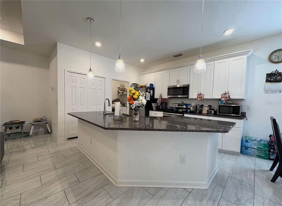 For Sale: $366,999 (3 beds, 2 baths, 1429 Square Feet)