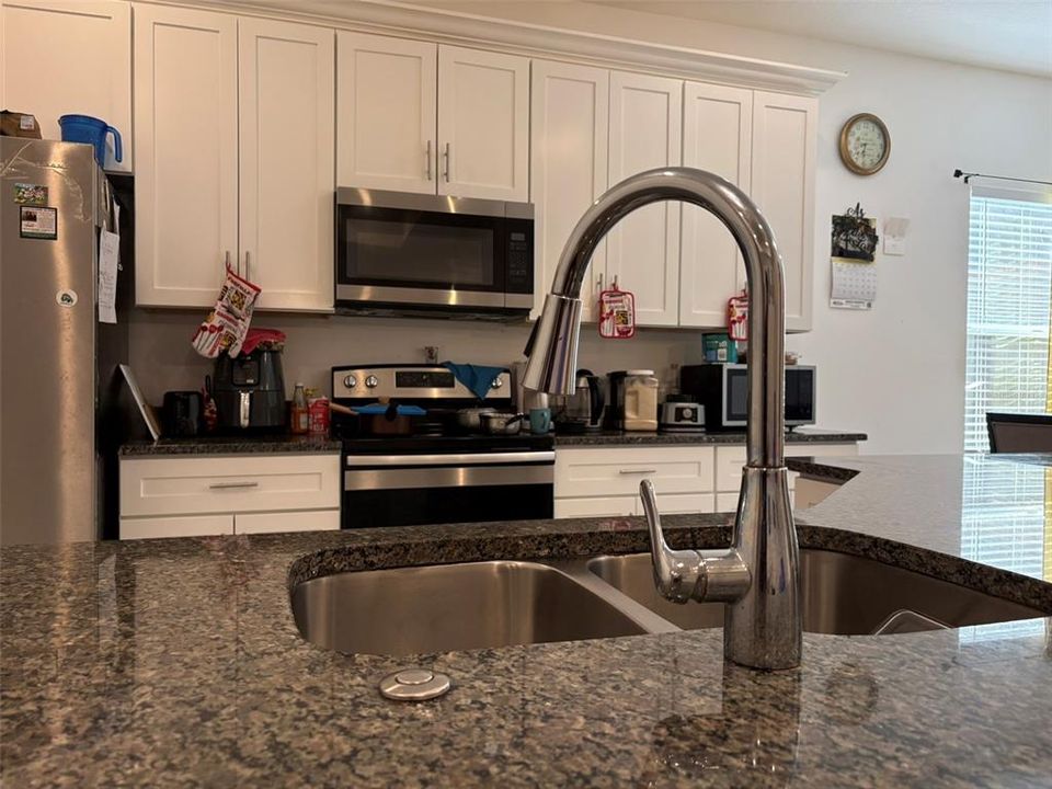 For Sale: $366,999 (3 beds, 2 baths, 1429 Square Feet)