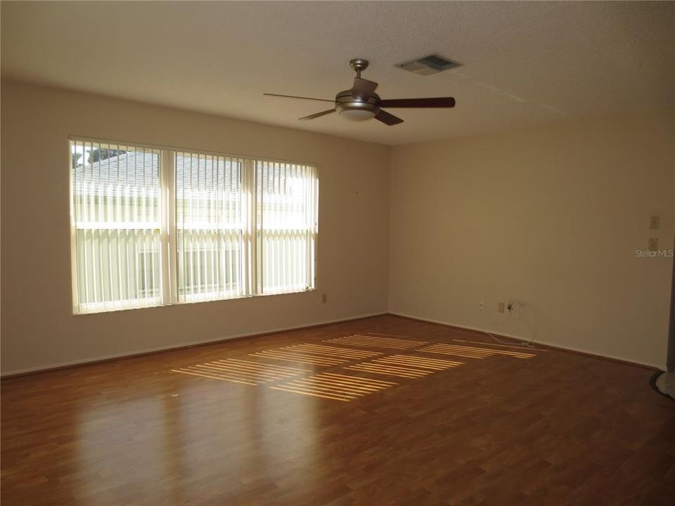 出租: $2,600 (2 贝兹, 2 浴室, 1700 平方英尺)