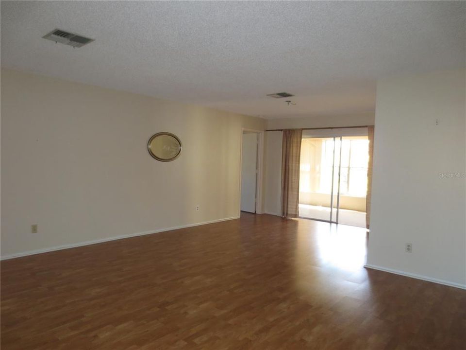 出租: $2,600 (2 贝兹, 2 浴室, 1700 平方英尺)