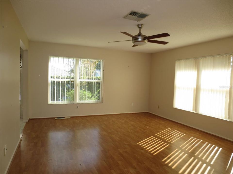 出租: $2,600 (2 贝兹, 2 浴室, 1700 平方英尺)