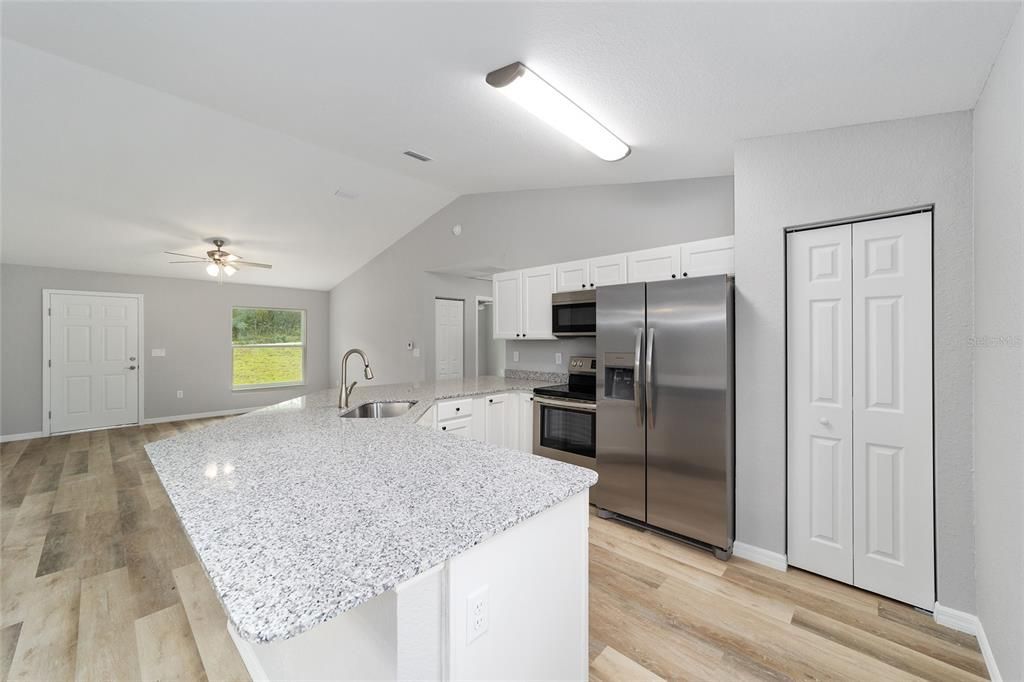 Activo con contrato: $227,000 (3 camas, 2 baños, 1394 Pies cuadrados)