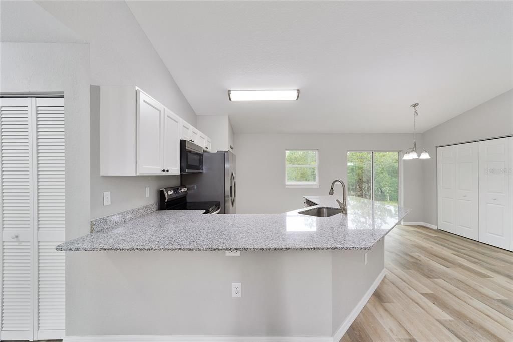 Activo con contrato: $227,000 (3 camas, 2 baños, 1394 Pies cuadrados)