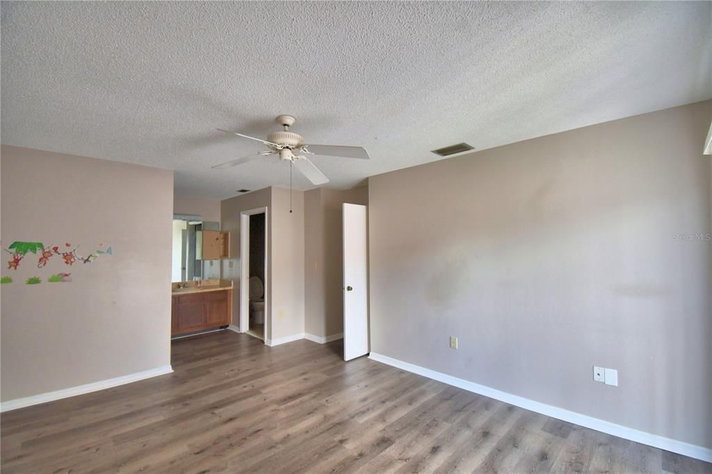 待售: $199,000 (3 贝兹, 2 浴室, 1586 平方英尺)