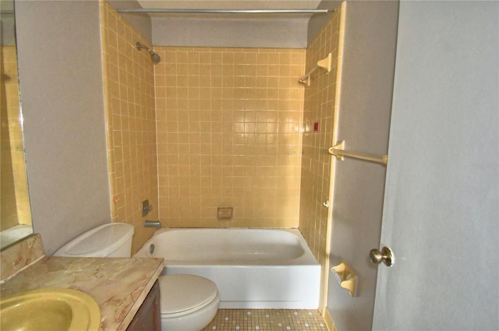 待售: $199,000 (3 贝兹, 2 浴室, 1586 平方英尺)