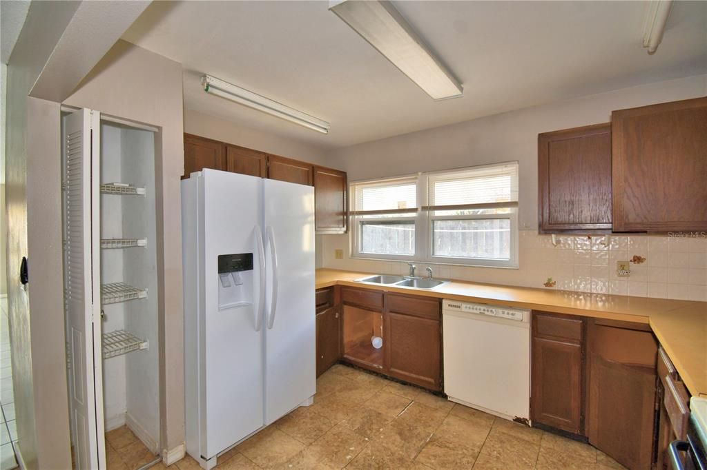 待售: $199,000 (3 贝兹, 2 浴室, 1586 平方英尺)