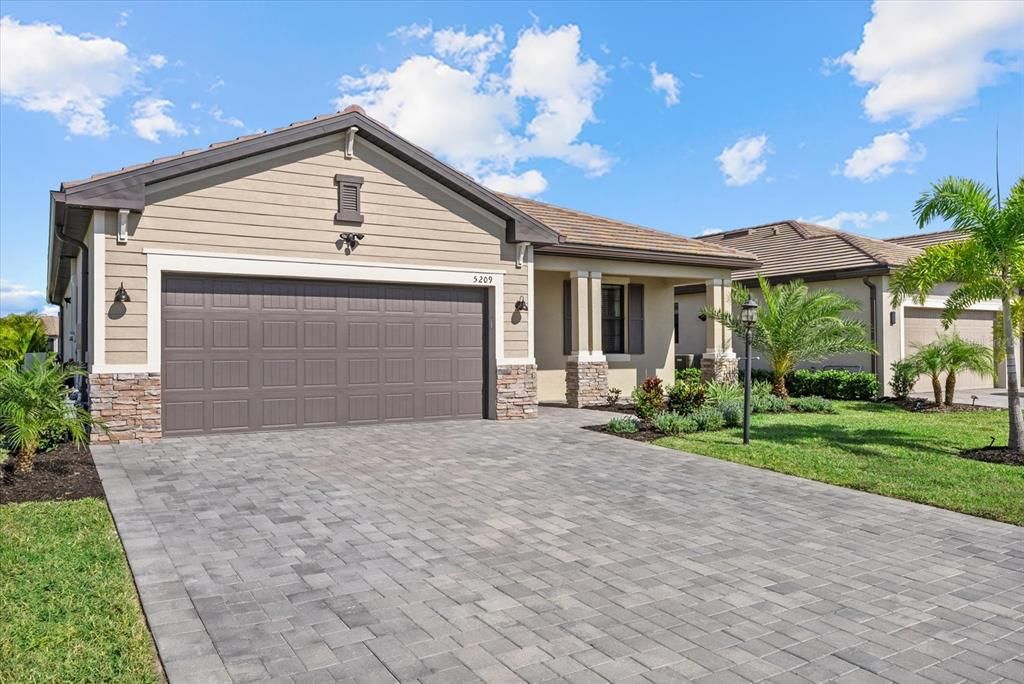 For Sale: $685,000 (3 beds, 3 baths, 1849 Square Feet)