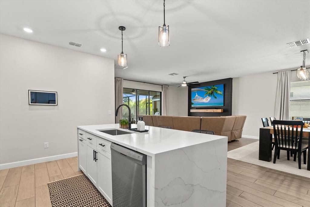 For Sale: $685,000 (3 beds, 3 baths, 1849 Square Feet)