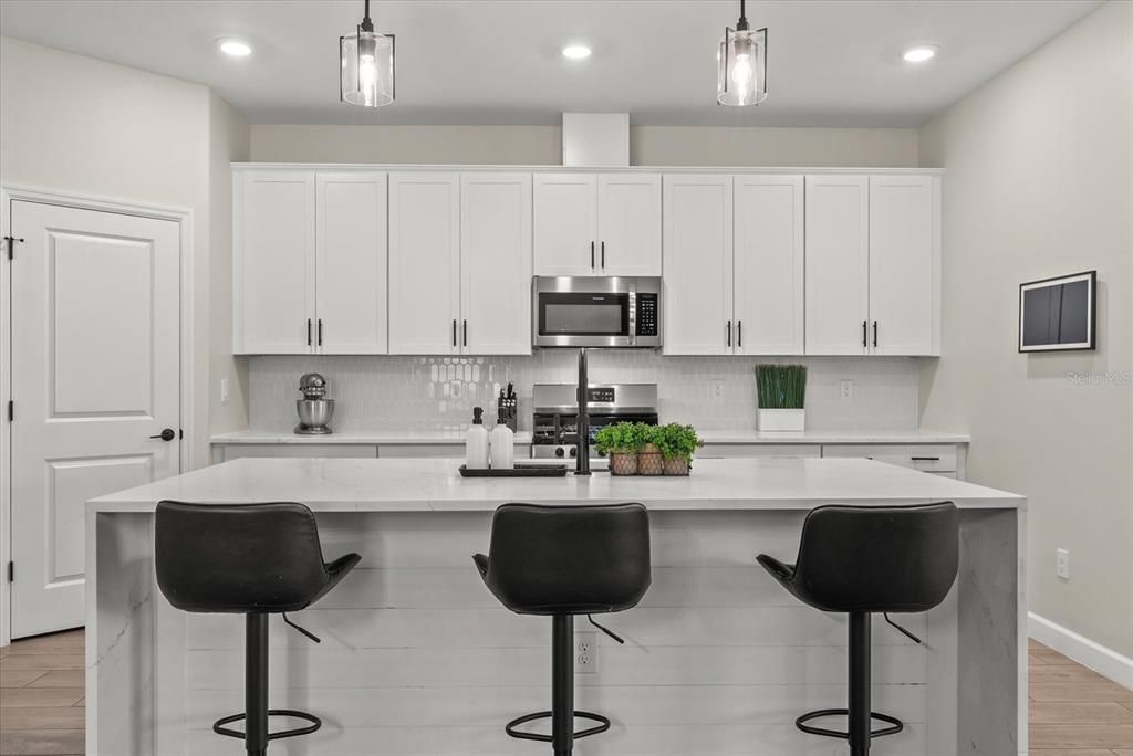 For Sale: $685,000 (3 beds, 3 baths, 1849 Square Feet)