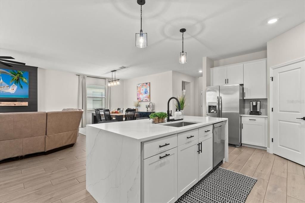 For Sale: $685,000 (3 beds, 3 baths, 1849 Square Feet)