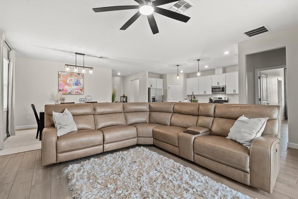 For Sale: $685,000 (3 beds, 3 baths, 1849 Square Feet)