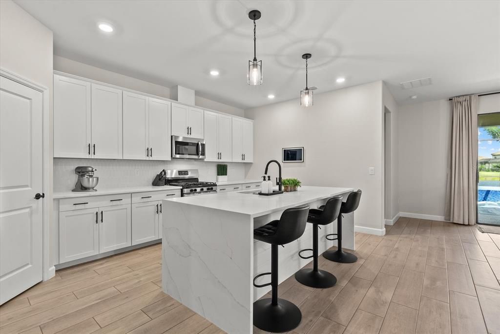 For Sale: $685,000 (3 beds, 3 baths, 1849 Square Feet)