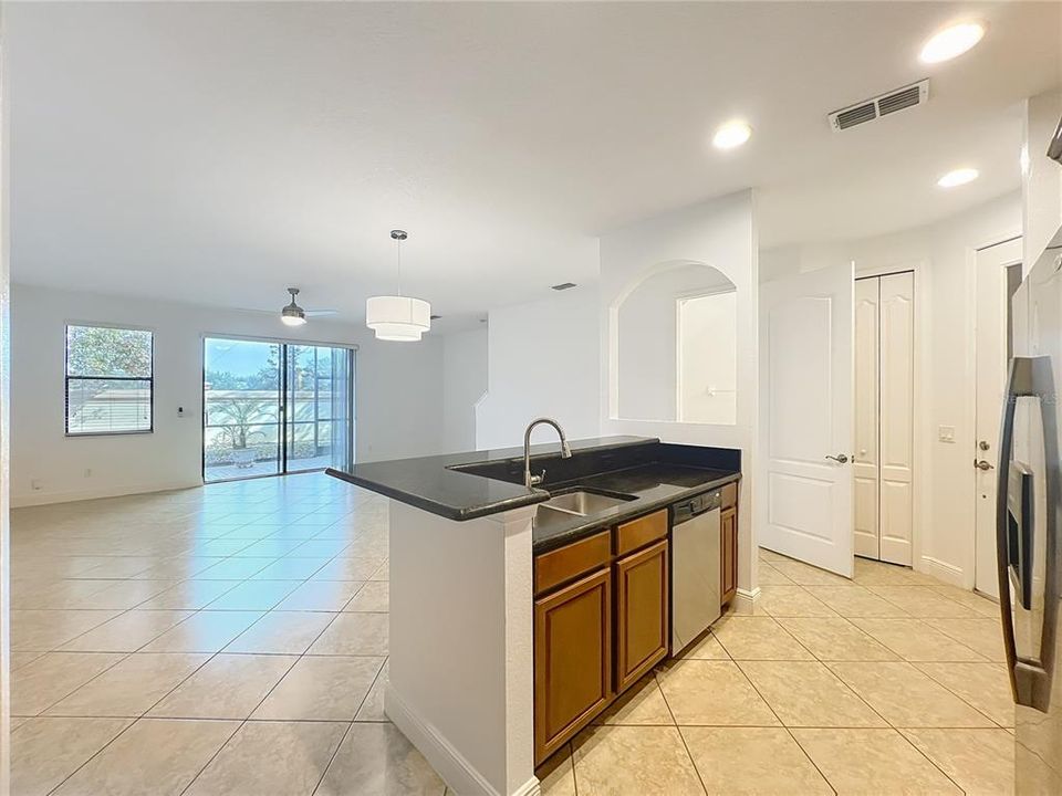 待售: $369,000 (3 贝兹, 2 浴室, 1676 平方英尺)