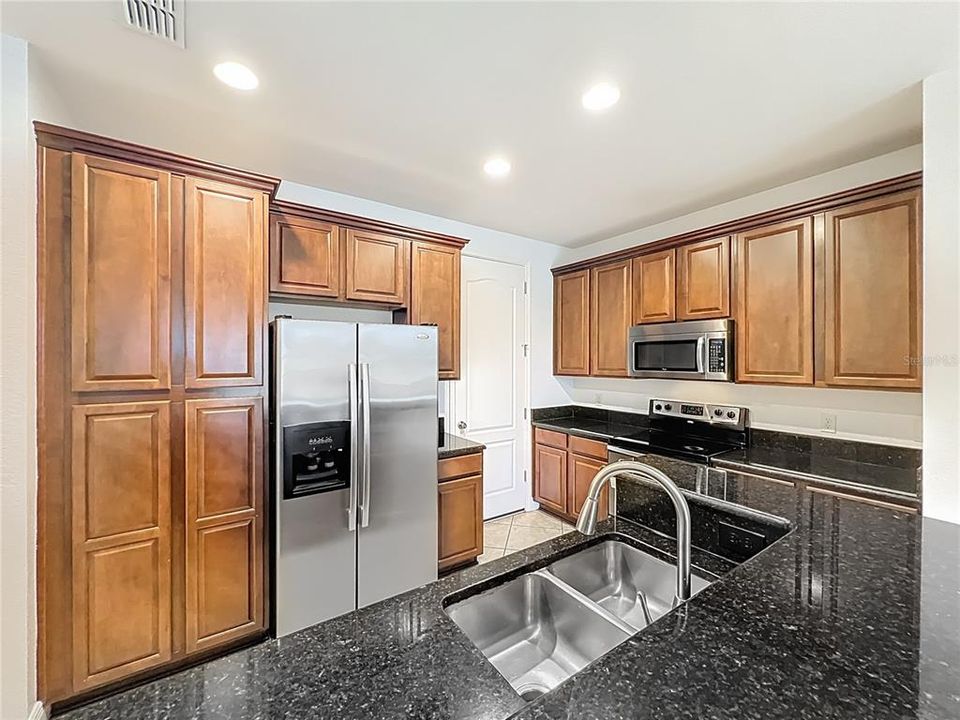 待售: $369,000 (3 贝兹, 2 浴室, 1676 平方英尺)