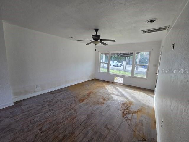 En Venta: $990,000 (4 camas, 0 baños, 1550 Pies cuadrados)