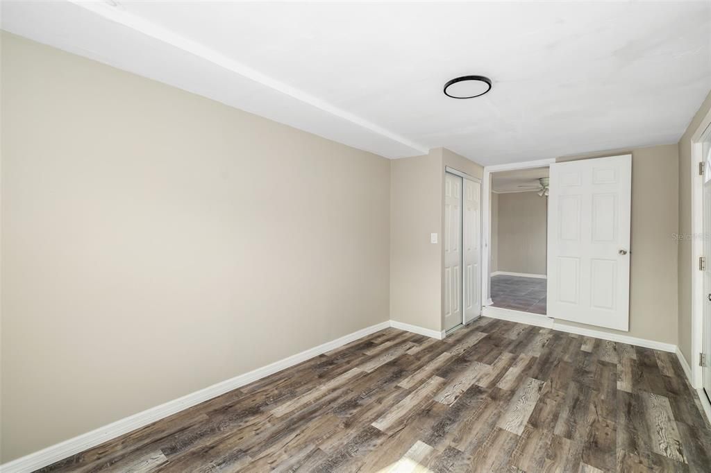 待售: $375,000 (4 贝兹, 2 浴室, 972 平方英尺)