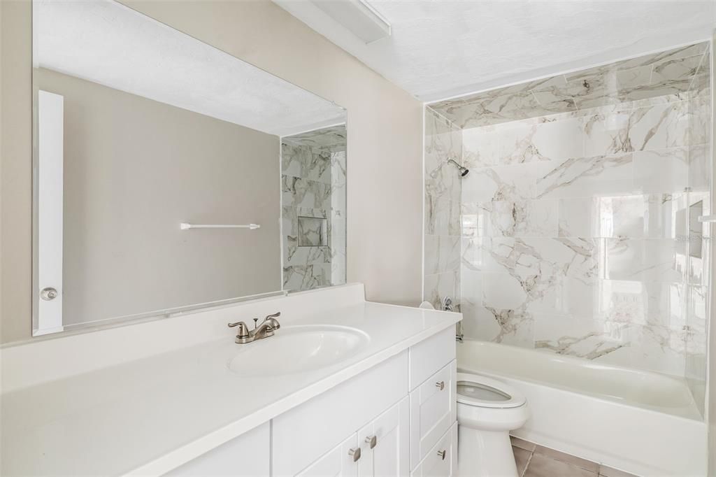 待售: $375,000 (4 贝兹, 2 浴室, 972 平方英尺)