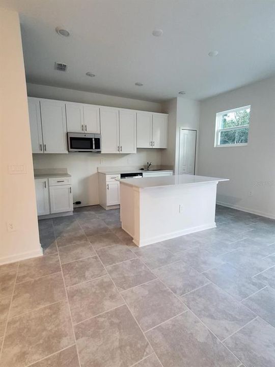 For Rent: $2,200 (3 beds, 2 baths, 1672 Square Feet)