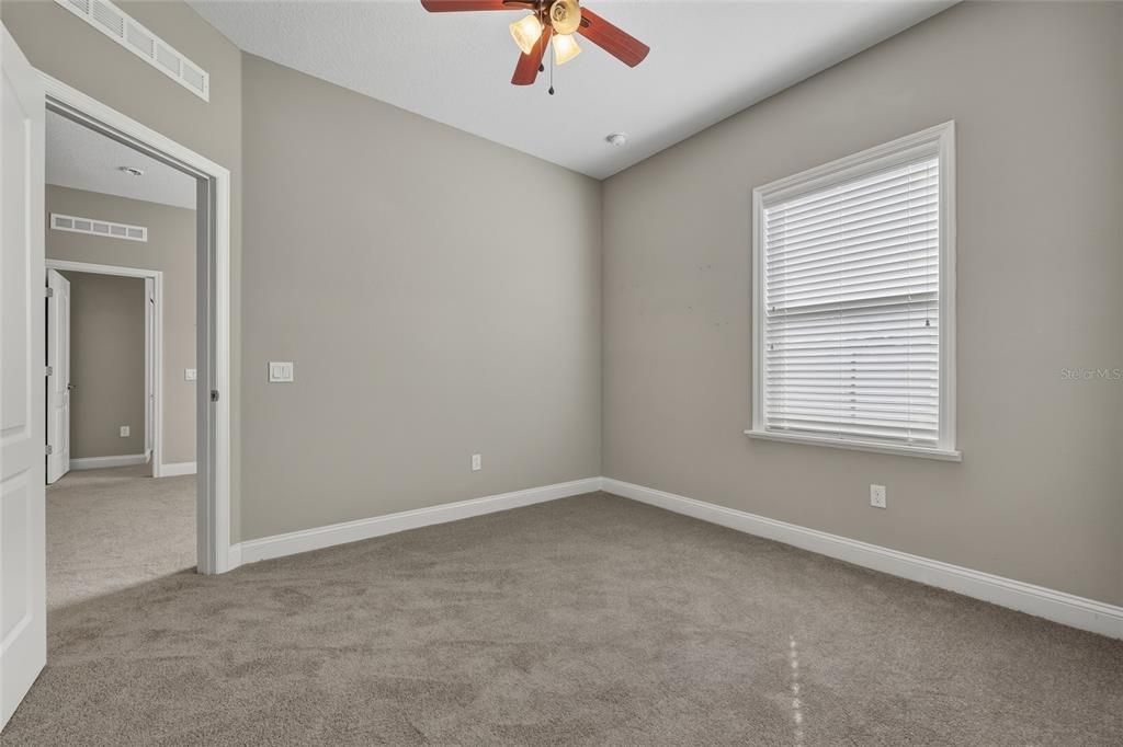 待售: $359,000 (3 贝兹, 2 浴室, 2438 平方英尺)