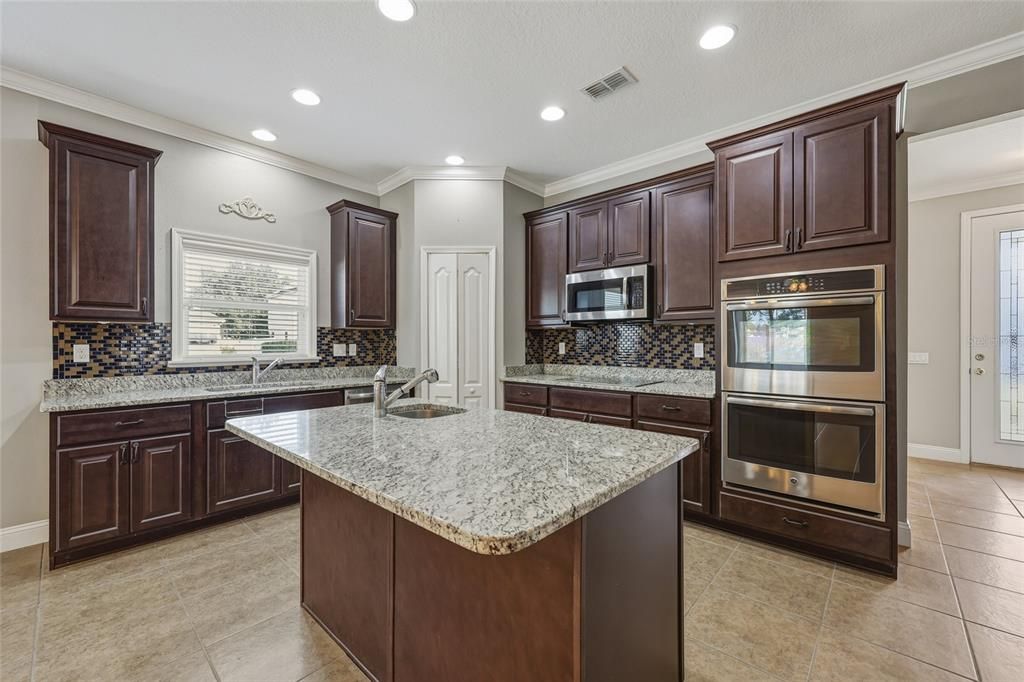 待售: $359,000 (3 贝兹, 2 浴室, 2438 平方英尺)