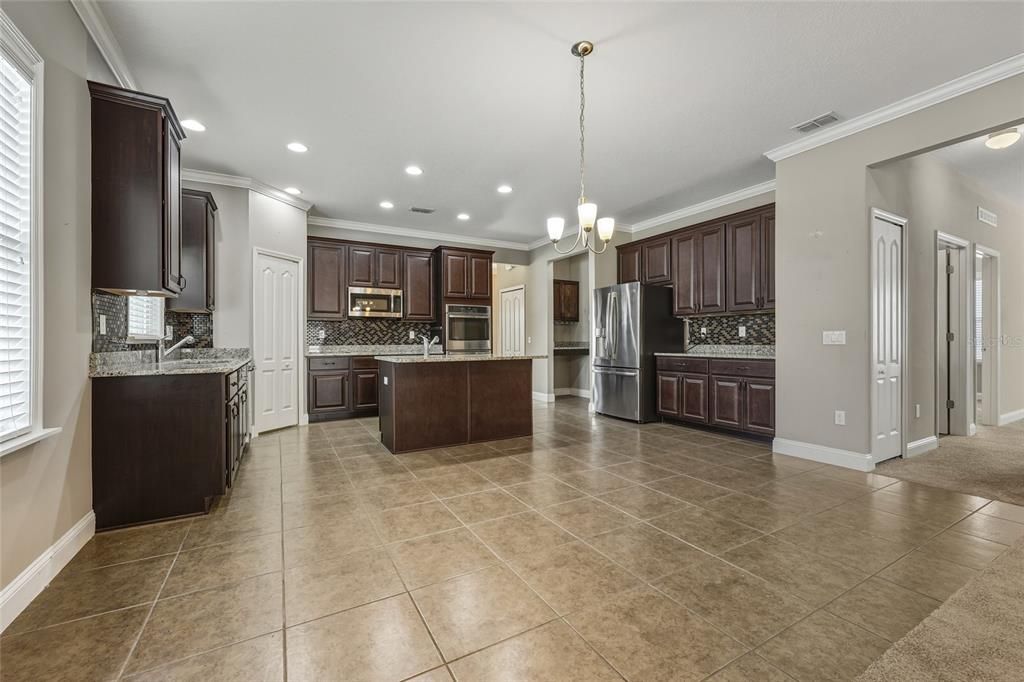 待售: $359,000 (3 贝兹, 2 浴室, 2438 平方英尺)