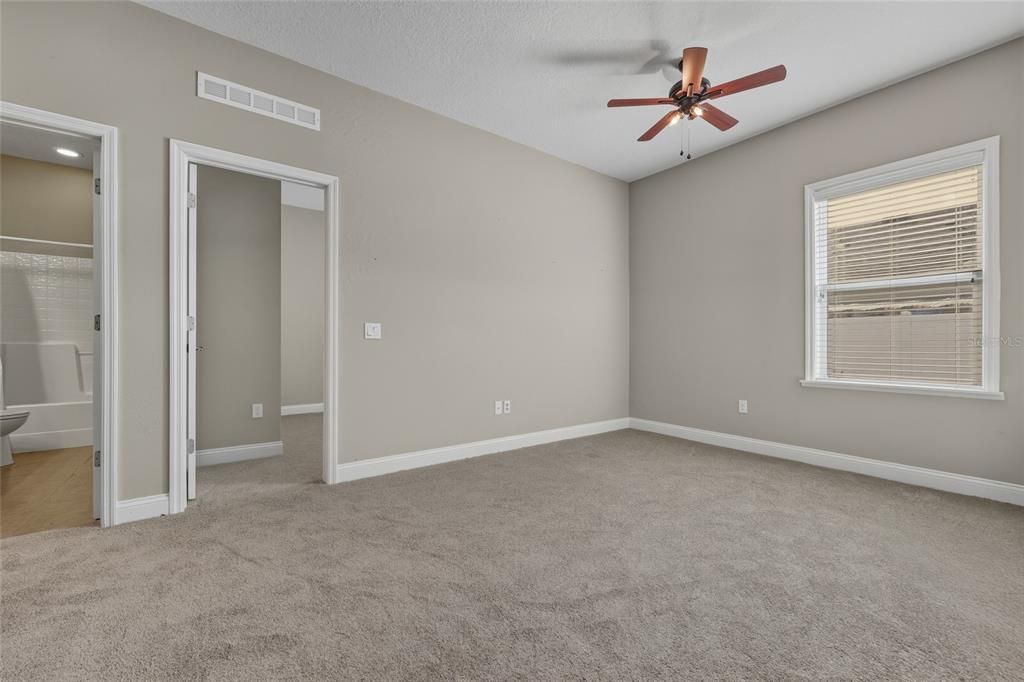 待售: $359,000 (3 贝兹, 2 浴室, 2438 平方英尺)