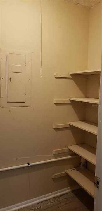 出租: $1,175 (1 贝兹, 1 浴室, 838 平方英尺)