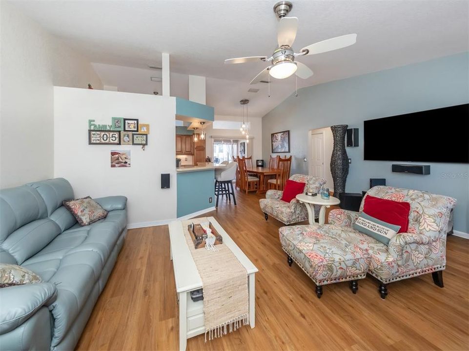 待售: $387,900 (3 贝兹, 2 浴室, 1424 平方英尺)