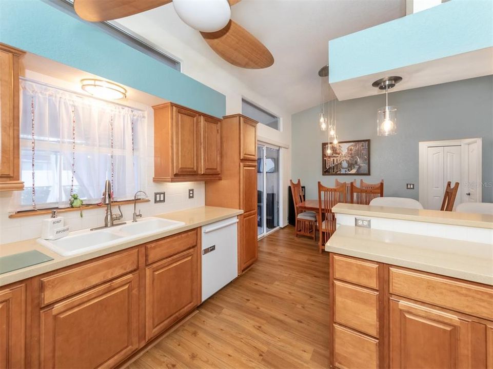 待售: $387,900 (3 贝兹, 2 浴室, 1424 平方英尺)