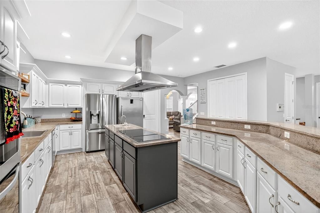 На продажу: $799,000 (7 спален, 6 ванн, 4794 Квадратных фут)