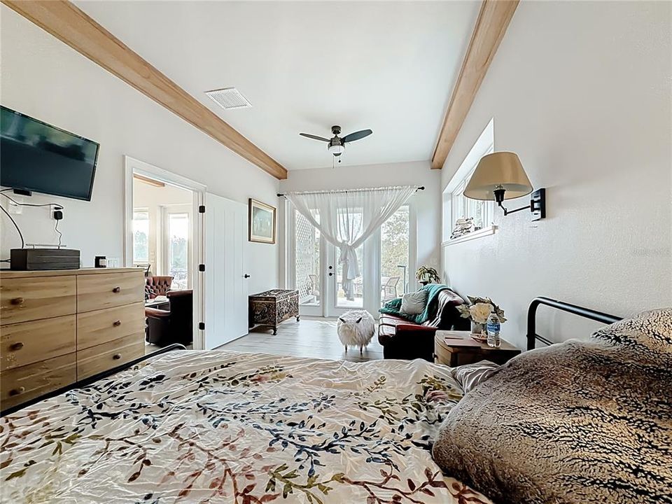 Active With Contract: $1,200,000 (2 beds, 1 baths, 1390 Square Feet)