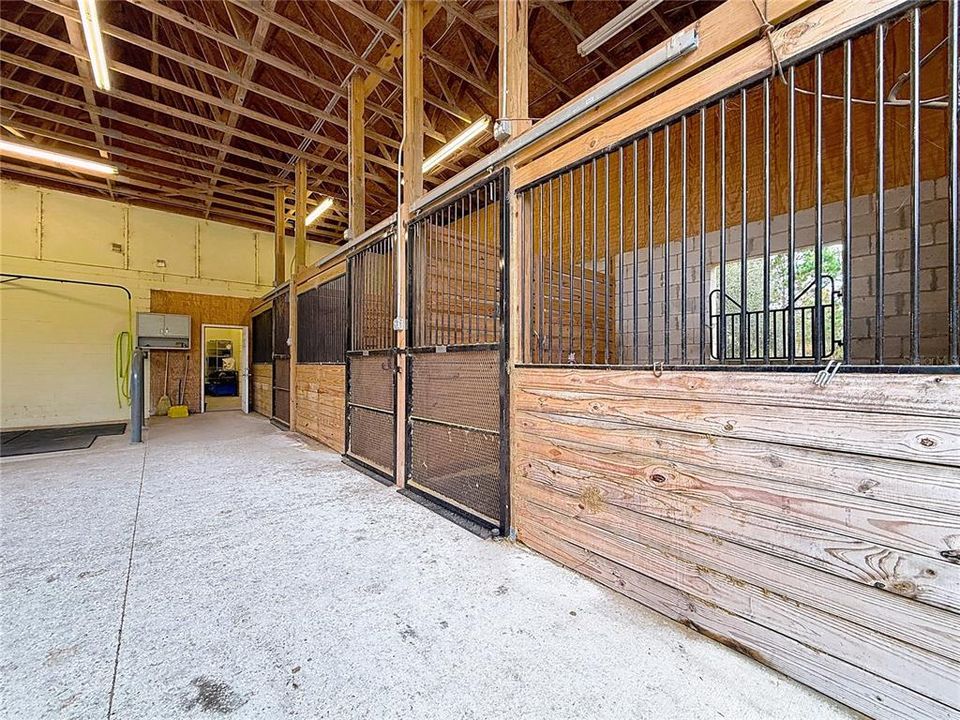 Active With Contract: $1,200,000 (2 beds, 1 baths, 1390 Square Feet)