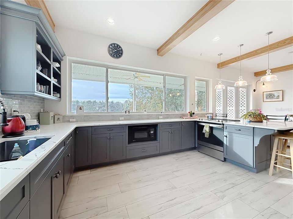 Active With Contract: $1,200,000 (2 beds, 1 baths, 1390 Square Feet)