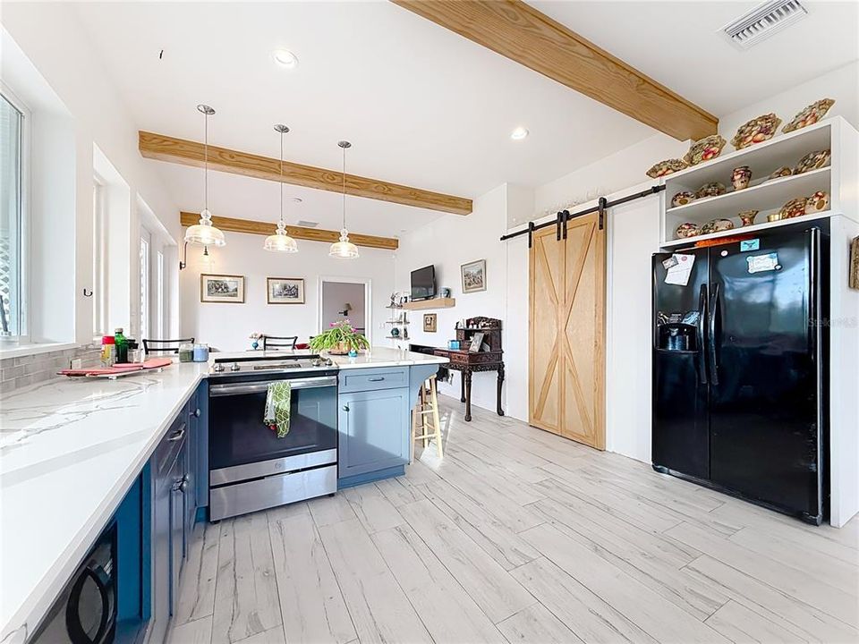 Active With Contract: $1,200,000 (2 beds, 1 baths, 1390 Square Feet)