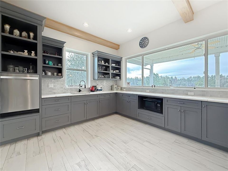 Active With Contract: $1,200,000 (2 beds, 1 baths, 1390 Square Feet)