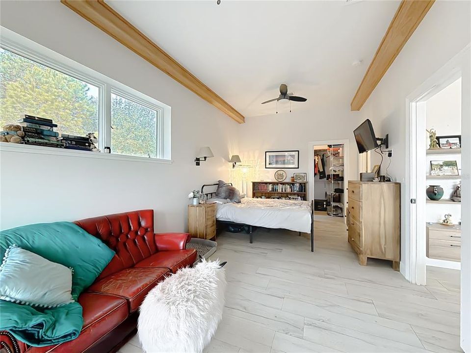 Active With Contract: $1,200,000 (2 beds, 1 baths, 1390 Square Feet)