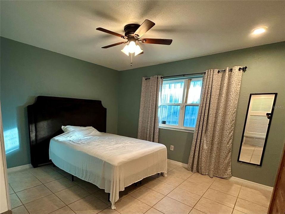 На продажу: $189,900 (2 спален, 1 ванн, 1124 Квадратных фут)