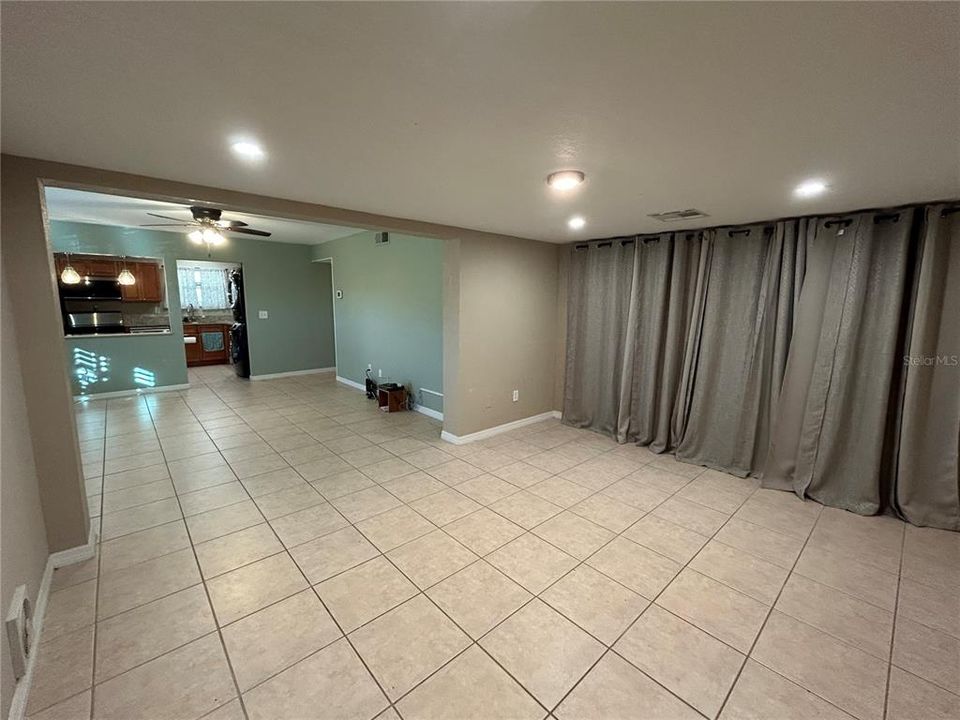 На продажу: $189,900 (2 спален, 1 ванн, 1124 Квадратных фут)