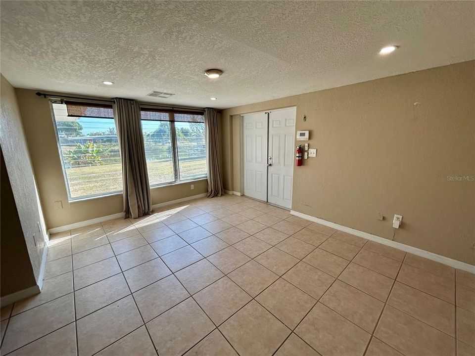 На продажу: $189,900 (2 спален, 1 ванн, 1124 Квадратных фут)