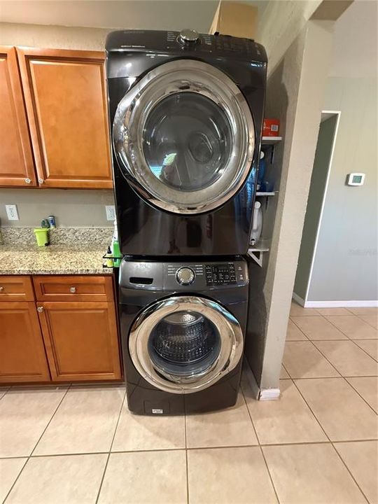 На продажу: $189,900 (2 спален, 1 ванн, 1124 Квадратных фут)