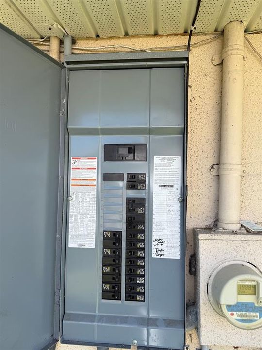 На продажу: $189,900 (2 спален, 1 ванн, 1124 Квадратных фут)