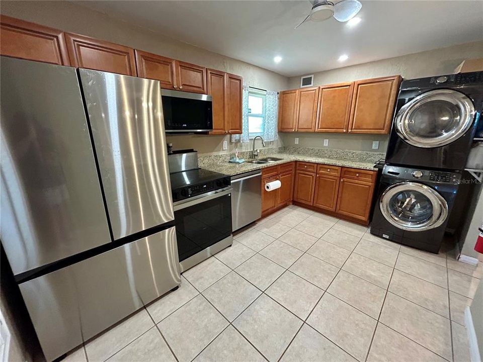 На продажу: $189,900 (2 спален, 1 ванн, 1124 Квадратных фут)