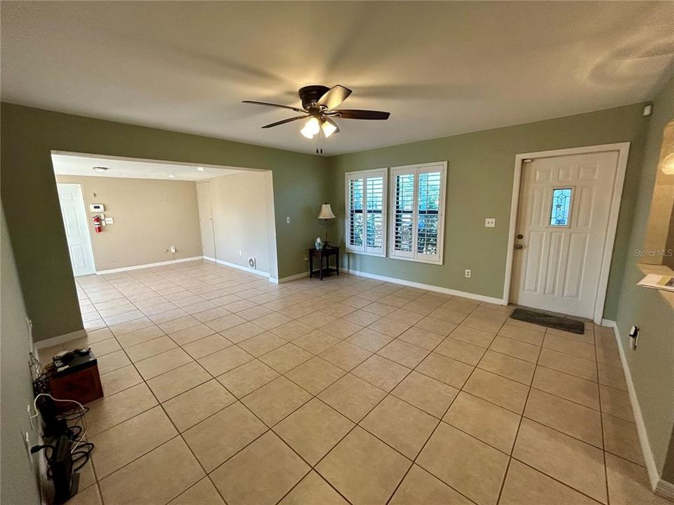 На продажу: $189,900 (2 спален, 1 ванн, 1124 Квадратных фут)